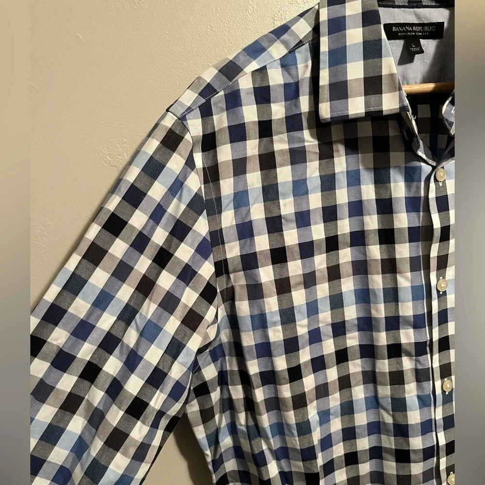 Banana Republic Men's Non Iron Tailored, Slim Fit Button Up Shirt
